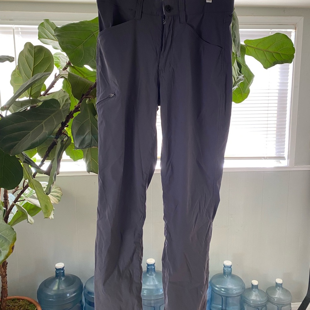 Orvis Men's Cargo Pants in Dark Gray